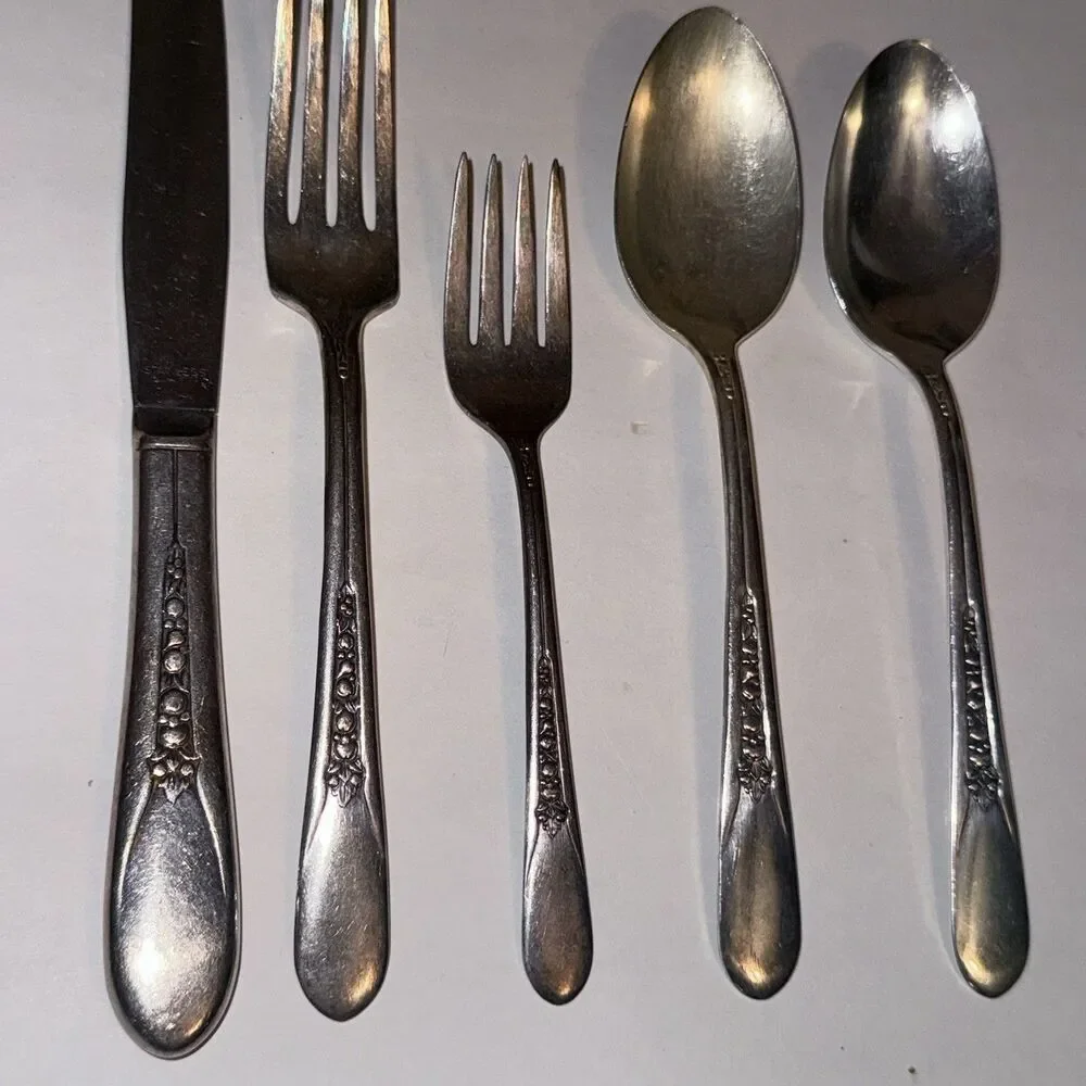 Set Of 5 Wm A Rogers MPG. CO Original Silver Plate Spoons, Forks And Knife